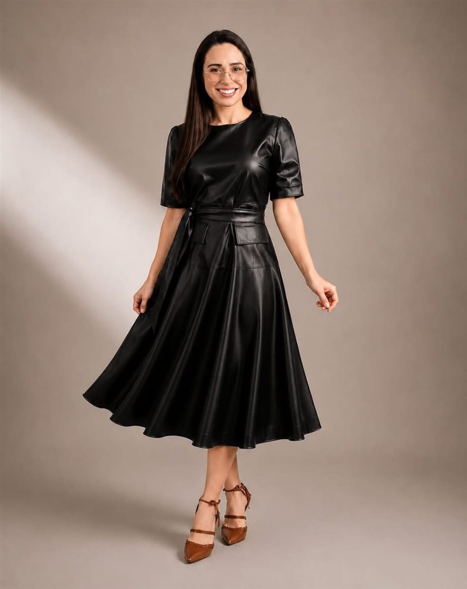 Vestido midi feminino preto em couro sintético